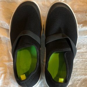 Oofos 9 worn a couple times